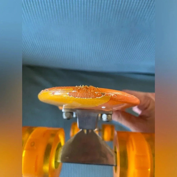 Vintage SUNHOO Orange Fish Mini Skateboard with Light Up Rainbow Wheels - Picture 12 of 13